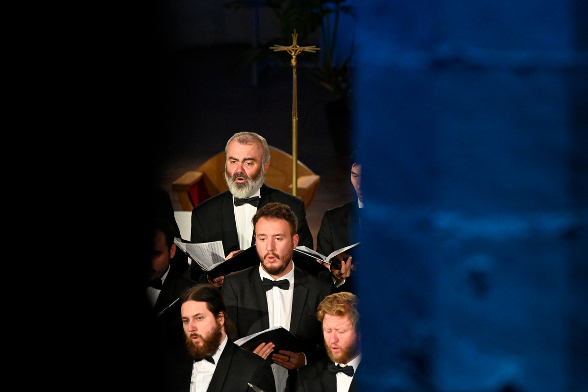 Přečtěte si recenzi Heleny Pavlacké k Oratoriím Petra Fialy